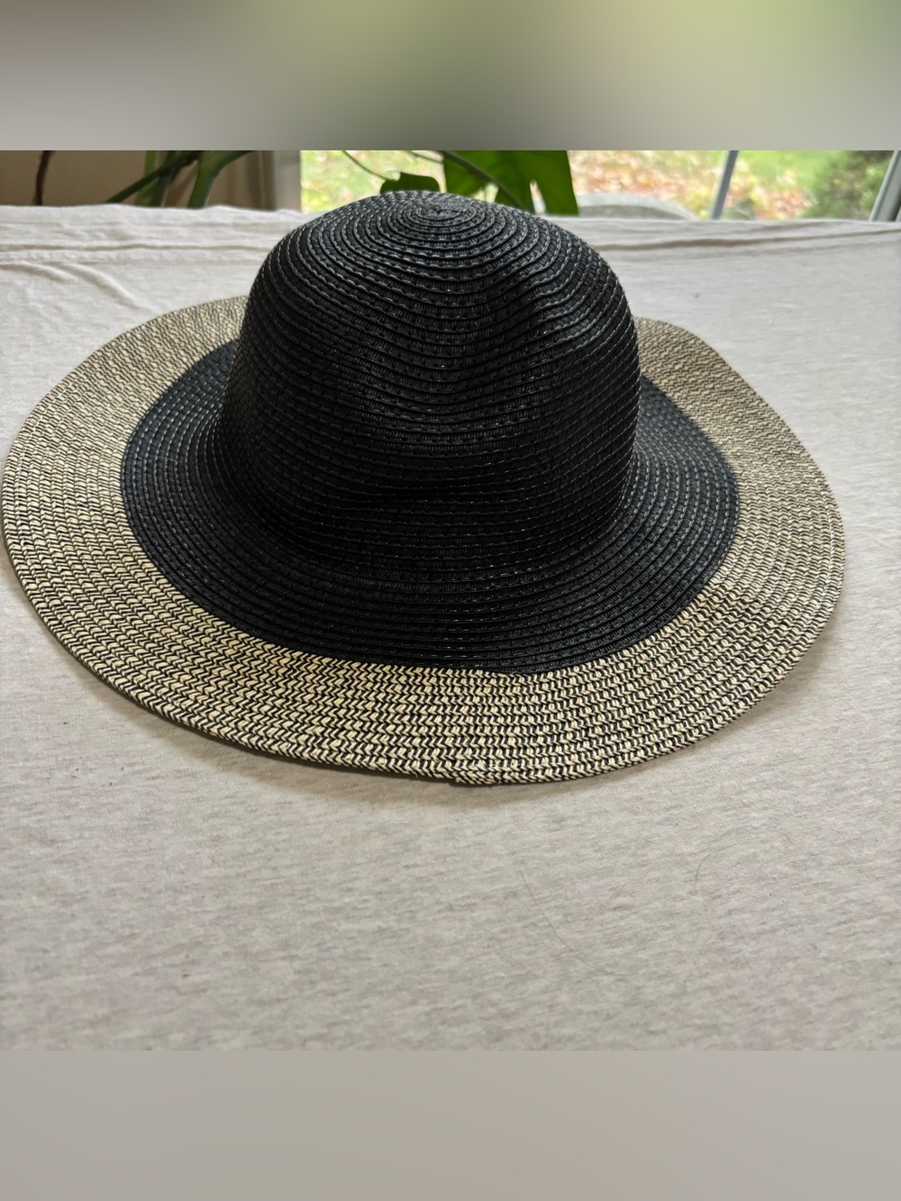 Time and Tru Two-Tone Black & Natural Woven Straw Wide Brim Sun Hat